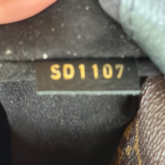 Louis Vuitton Pallas MM Monogram Canvas Black Leather Adjustable Strap - Picture 14 of 17